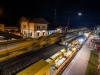 Baustelle auf der Westbahnstrecke, Nachtarbeit mit Spezialkran fÃ¼r das Einbringen von Weichenelementen in der Nacht von 25.08. auf 26.08.2020  
Foto und Copyright: Moser Albert, Fotograf, 5201 Seekirchen, Weinbergstiege 1, Tel.: 0043-676-7550526 mailto:albert.moser@sbg.at  www.moser.zenfolio.com