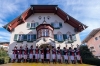 BÃ¼hnenfasching in St Gilgen am 25.02.2017, veranstaltet von der Faschingsgilde Schwarze Hand; Garde  
Foto und Copyright: Moser Albert, Fotograf, 5201 Seekirchen, Weinbergstiege 1, Tel.: 0043-676-7550526 mailto:albert.moser@sbg.at  www.moser.zenfolio.com