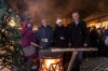 Wintersonnwendfeuer mit Weihnachtsmarkt auf Schloss Sighartstein am 16.12.2017, veranstaltet von Oldtimerfreunde Neumarkt  
Foto und Copyright: Moser Albert, Fotograf, 5201 Seekirchen, Weinbergstiege 1, Tel.: 0043-676-7550526 mailto:albert.moser@sbg.at  www.moser.zenfolio.com