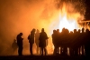 Wintersonnwendfeuer mit Weihnachtsmarkt auf Schloss Sighartstein am 16.12.2017, veranstaltet von Oldtimerfreunde Neumarkt  
Foto und Copyright: Moser Albert, Fotograf, 5201 Seekirchen, Weinbergstiege 1, Tel.: 0043-676-7550526 mailto:albert.moser@sbg.at  www.moser.zenfolio.com