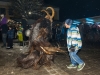 Perchtenlauf in Hof bei Salzburg am Brunnenplatz am 30.11.2013  
mit den SchworzmÃ¼hl Teifin aus Hof, Neumarkter Krampusse und der Schober Perchten Pass aus Thalgau  
Foto und Copyright: Moser Albert, Fotograf und Pressefotograf, 5201 Seekirchen, Weinbergstiege 1, Tel.: 0676-7550526 mailto:albert.moser@sbg.at  www.moser.zenfolio.com