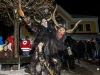 Perchtenlauf in Hof bei Salzburg am Brunnenplatz am 30.11.2013  
mit den SchworzmÃ¼hl Teifin aus Hof, Neumarkter Krampusse und der Schober Perchten Pass aus Thalgau  
Foto und Copyright: Moser Albert, Fotograf und Pressefotograf, 5201 Seekirchen, Weinbergstiege 1, Tel.: 0676-7550526 mailto:albert.moser@sbg.at  www.moser.zenfolio.com