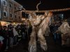 Perchtenlauf in Mondsee am 01.12.2024;  
Passen aus dem MondSeeLand und der Umgebung mit insgesamt ca. 150 Perchten versammeln sich im Ortszentrum und zeigen ihre meist handgeschnitzten Perchtenmasken. "Mondseer Schlossteufel"  
Foto und Copyright: Moser Albert, Fotograf, 5201 Seekirchen, Weinbergstiege 1, Tel.: 0043-676-7550526  albert.moser@sbg.at  www.moser.zenfolio.com