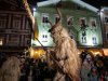 Perchtenlauf in Mondsee am 01.12.2024;  
Passen aus dem MondSeeLand und der Umgebung mit insgesamt ca. 150 Perchten versammeln sich im Ortszentrum und zeigen ihre meist handgeschnitzten Perchtenmasken. "Mondseer Schlossteufel"  
Foto und Copyright: Moser Albert, Fotograf, 5201 Seekirchen, Weinbergstiege 1, Tel.: 0043-676-7550526  albert.moser@sbg.at  www.moser.zenfolio.com