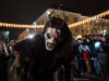 Perchtenlauf in Mondsee am 01.12.2024;  
Passen aus dem MondSeeLand und der Umgebung mit insgesamt ca. 150 Perchten versammeln sich im Ortszentrum und zeigen ihre meist handgeschnitzten Perchtenmasken.  
Foto und Copyright: Moser Albert, Fotograf, 5201 Seekirchen, Weinbergstiege 1, Tel.: 0043-676-7550526  albert.moser@sbg.at  www.moser.zenfolio.com