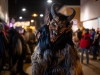 Traditioneller Krampuslauf der Wallersee Perchten mit Gastgruppen in Seekirchen am 03.12.2022  
Foto und Copyright: Moser Albert, Fotograf, 5201 Seekirchen, Weinbergstiege 1, Tel.: 0043-676-7550526 mailto:albert.moser@sbg.at  www.moser.zenfolio.com