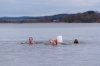 7. Silvesterschwimmen im Strandbad in Seeham am 31.12.2017; 41 Teilnehmer, 7 Damen und 31 MÃ¤nner und 3 Kinder  
Foto und Copyright: Moser Albert, Fotograf, 5201 Seekirchen, Weinbergstiege 1, Tel.: 0043-676-7550526 mailto:albert.moser@sbg.at  www.moser.zenfolio.com