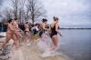 7. Silvesterschwimmen im Strandbad in Seeham am 31.12.2017; 41 Teilnehmer, 7 Damen und 31 MÃ¤nner und 3 Kinder  
Foto und Copyright: Moser Albert, Fotograf, 5201 Seekirchen, Weinbergstiege 1, Tel.: 0043-676-7550526 mailto:albert.moser@sbg.at  www.moser.zenfolio.com