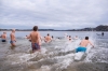 7. Silvesterschwimmen im Strandbad in Seeham am 31.12.2017; 41 Teilnehmer, 7 Damen und 31 MÃ¤nner und 3 Kinder  
Foto und Copyright: Moser Albert, Fotograf, 5201 Seekirchen, Weinbergstiege 1, Tel.: 0043-676-7550526 mailto:albert.moser@sbg.at  www.moser.zenfolio.com